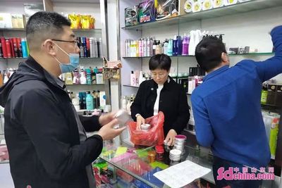 雷霆行动 烟台市芝罘区强化化妆品市场执法检查